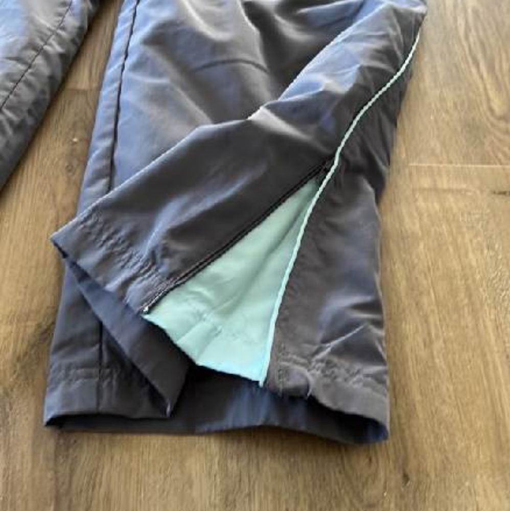 Vintage Reebok Women's 2-piece Track/Warm-up/Windbreaker Suit - Picture 8 of 10